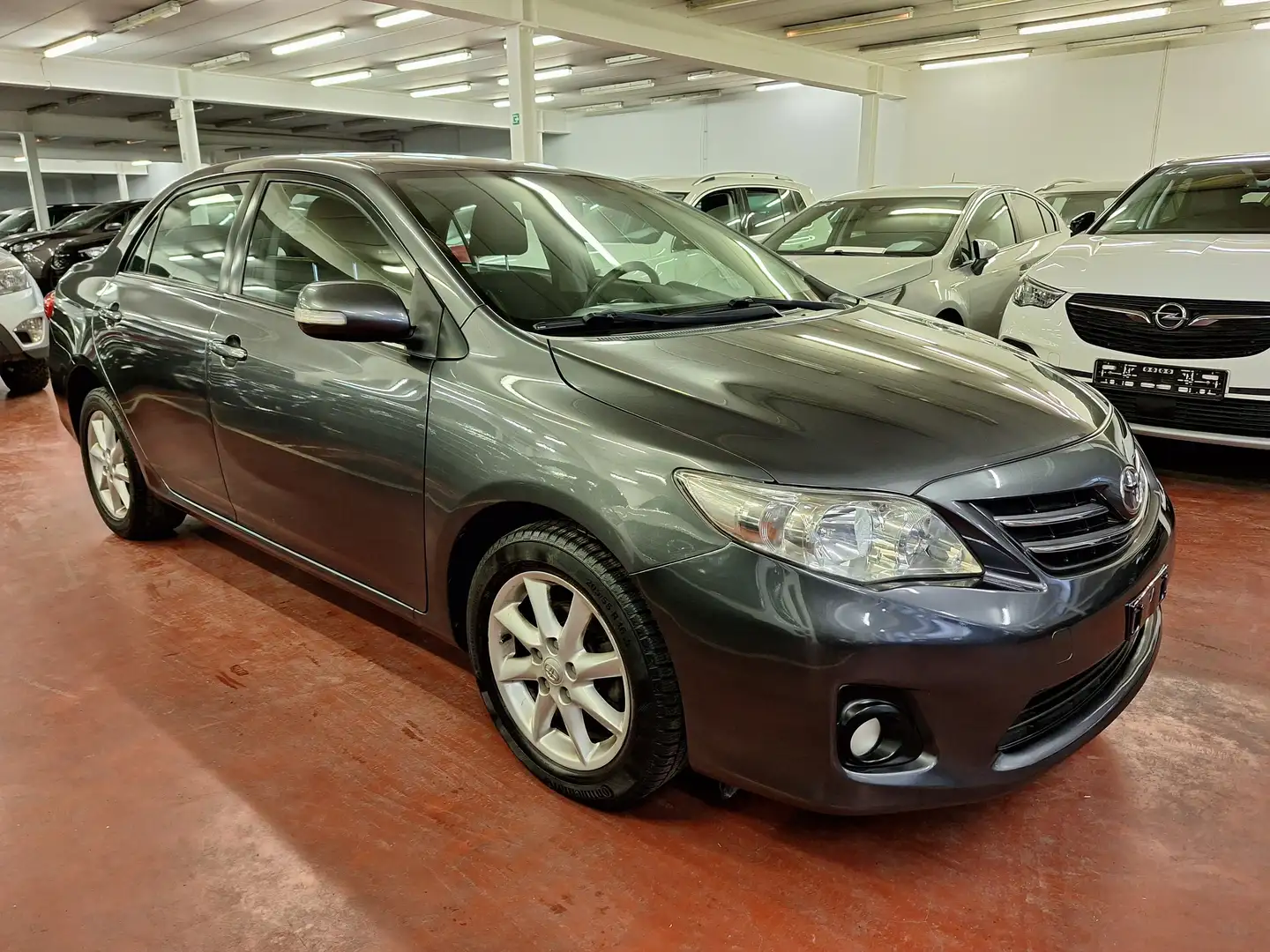 Toyota Corolla 1.6i Gris - 1