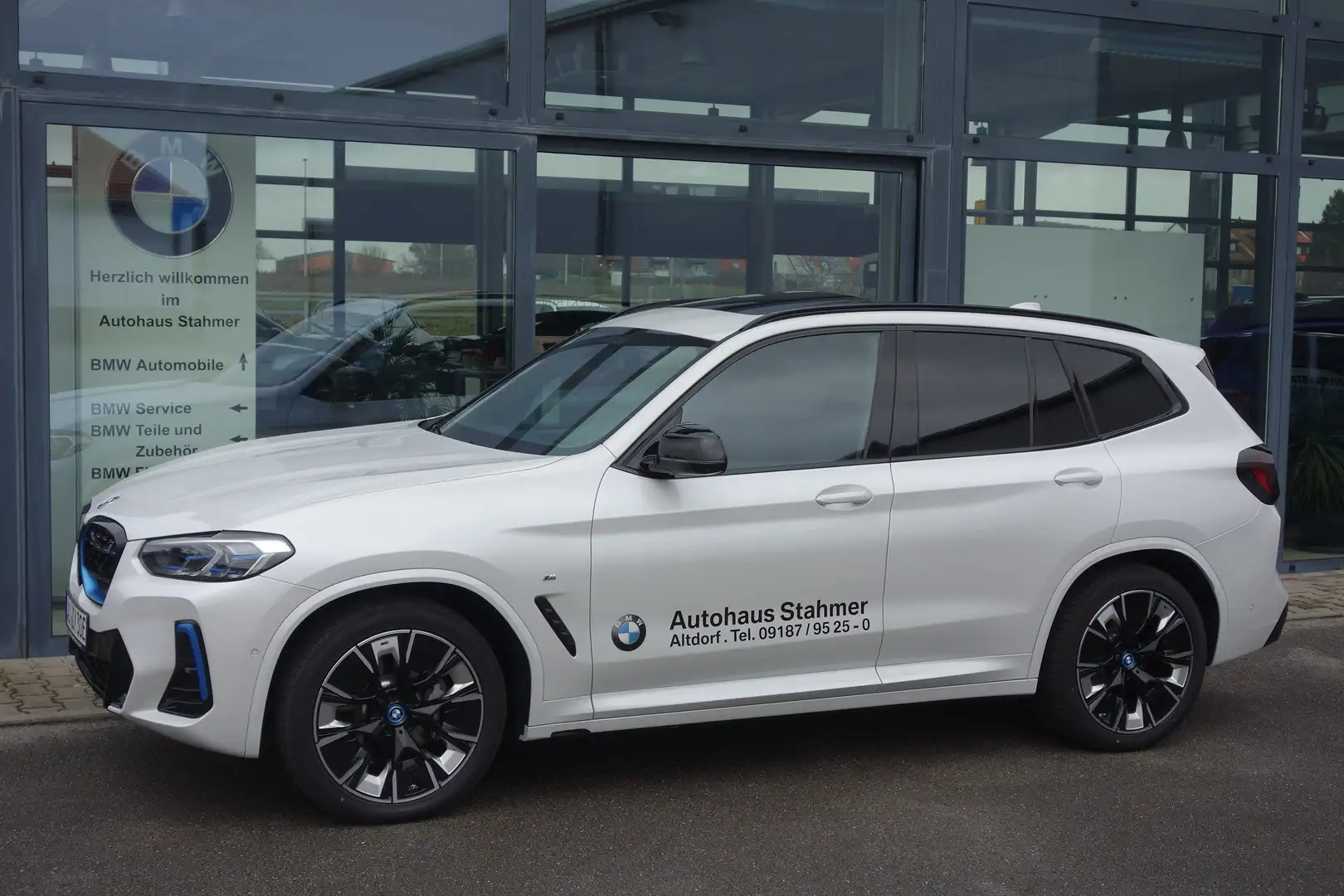 BMW iX3 LCi Gestiksteuerung Head-Up HK HiFi DAB LED AHK Weiß - 2