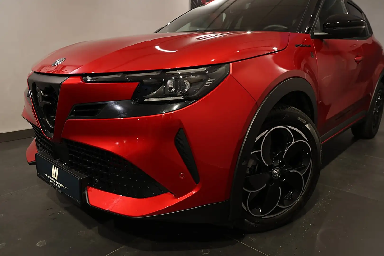 Alfa Romeo Junior Elettrica Speciale 54kW 115kW Rot - 2