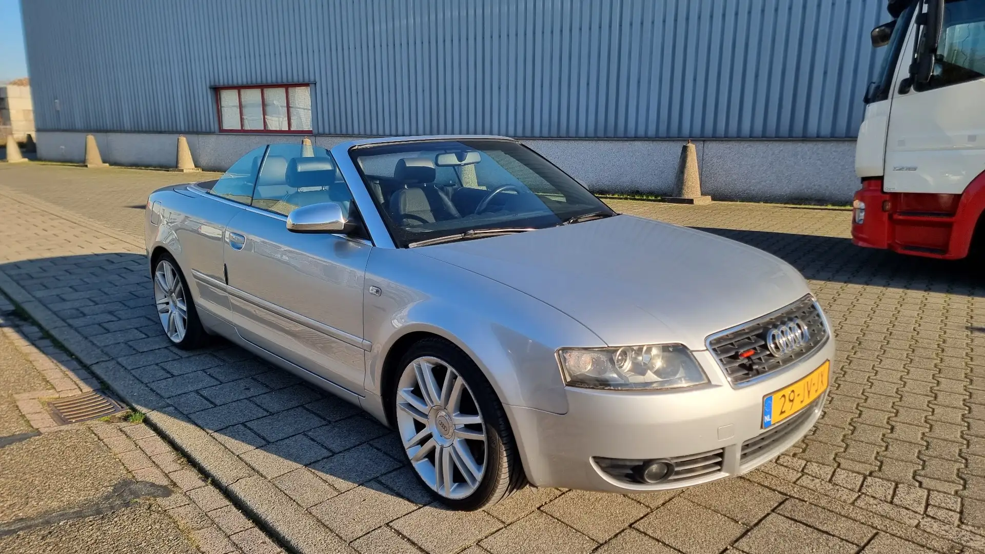 Audi A4 Cabrio Automaat Pro Line 2.4 V6 Zilver - 1