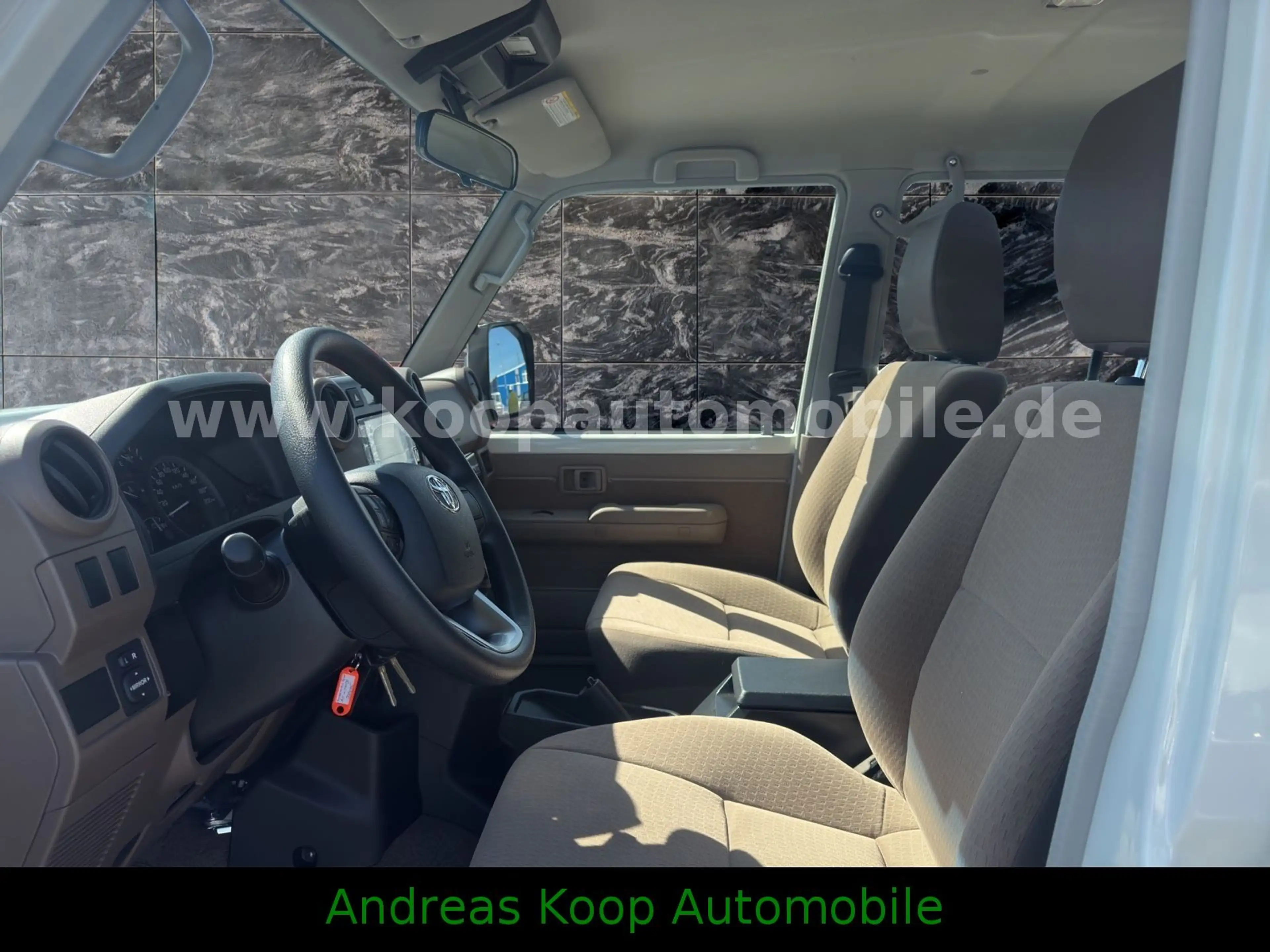 Toyota Land Cruiser GRJ 76 A/T 4,0i V6 Diff 4x4 SOFORT — photo 13