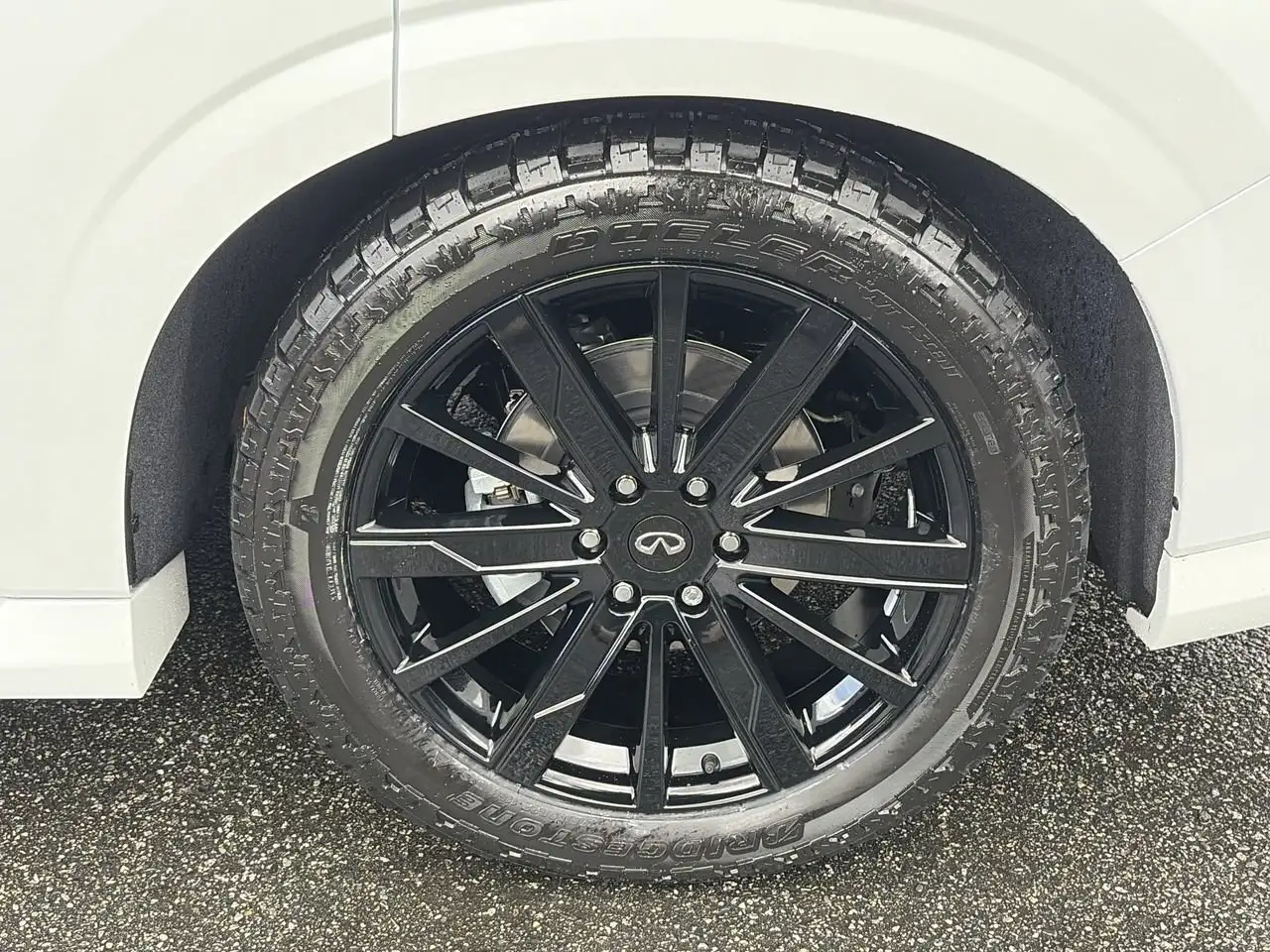 Infiniti QX80 снимка Infiniti QX80
