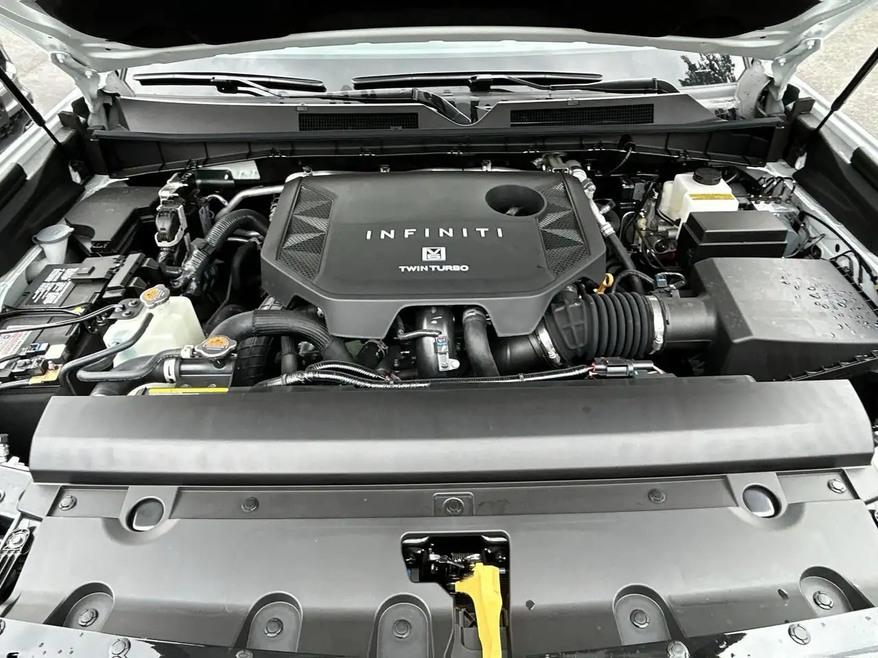 Infiniti QX80 снимка Infiniti QX80