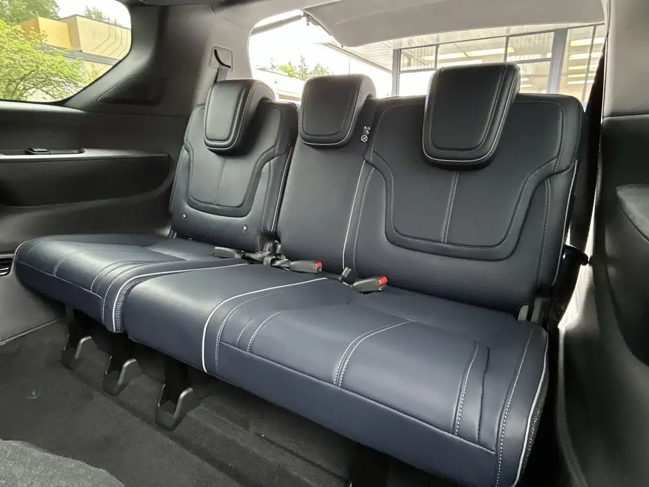 Infiniti QX80 снимка Infiniti QX80