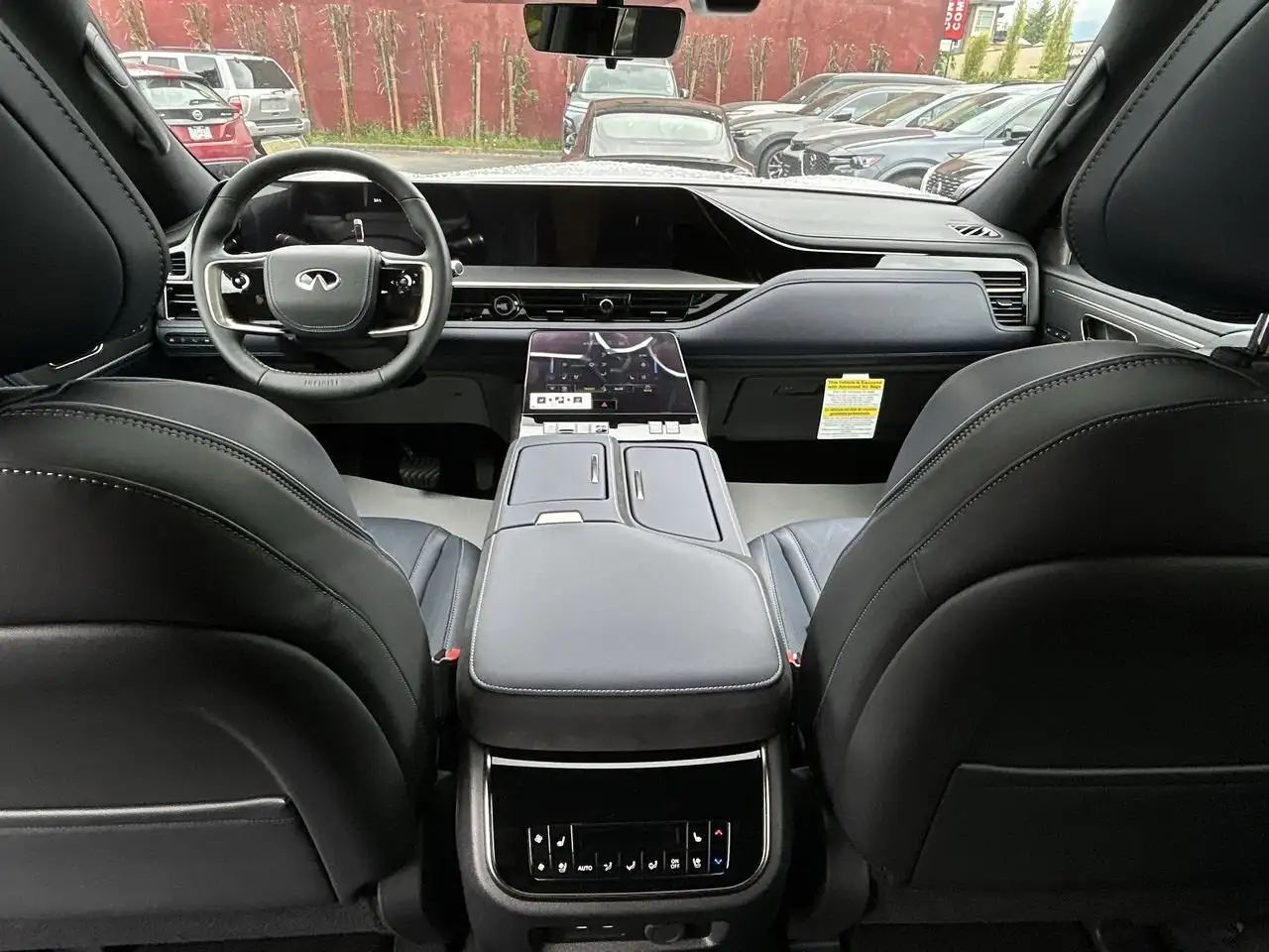 Infiniti QX80 снимка Infiniti QX80