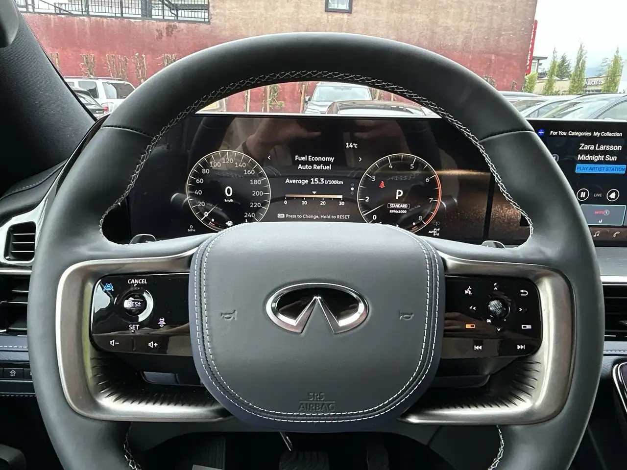 Infiniti QX80 снимка Infiniti QX80