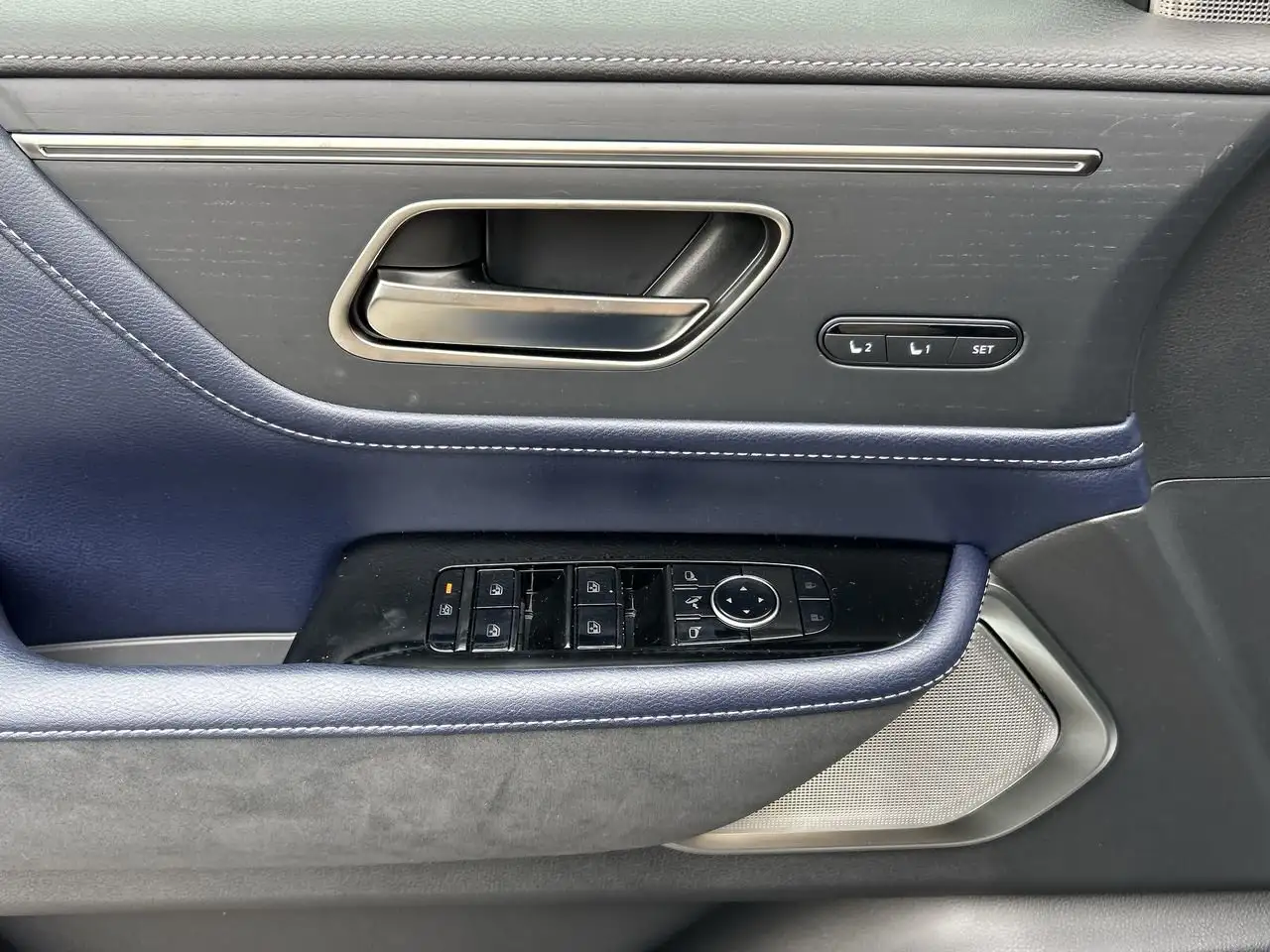 Infiniti QX80 снимка Infiniti QX80