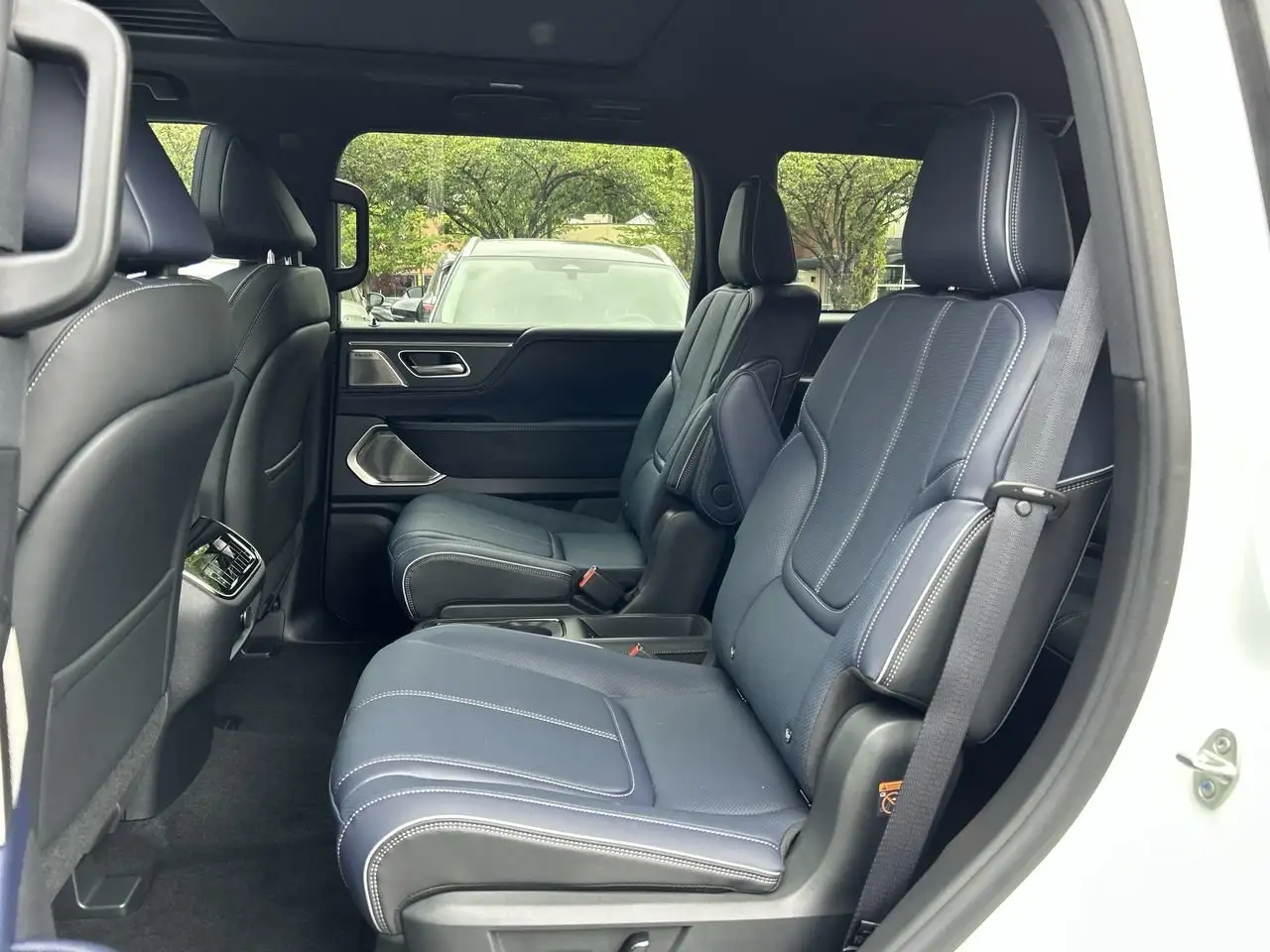 Infiniti QX80 снимка Infiniti QX80