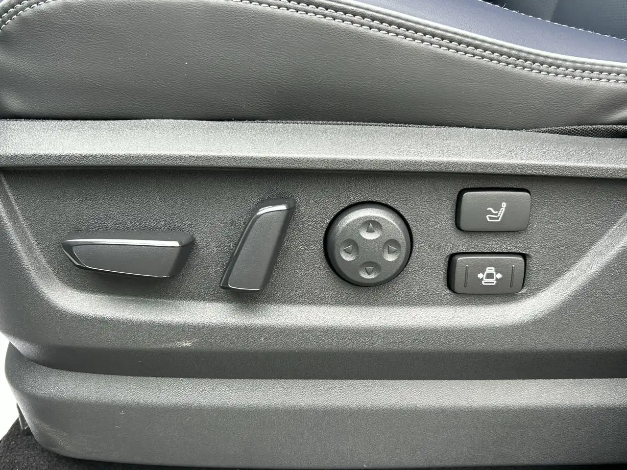 Infiniti QX80 снимка Infiniti QX80
