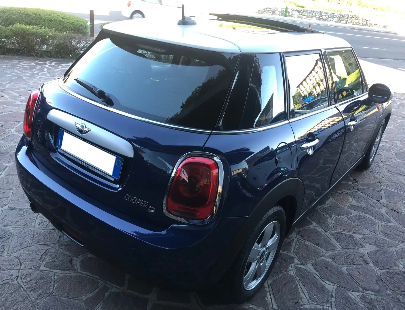 MINI Cooper D Mini 5porte 1.5 Business auto tetto panoramico apr Blu/Azzurro - 2