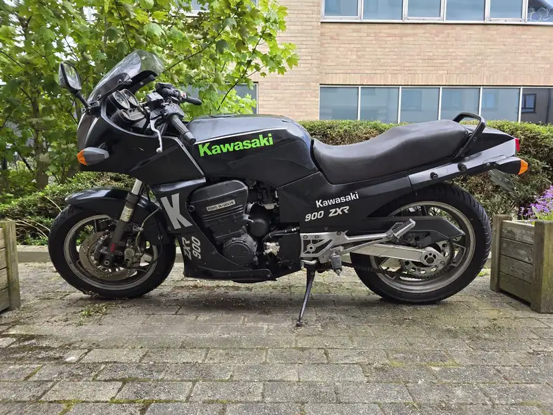Kawasaki GPZ 900 R