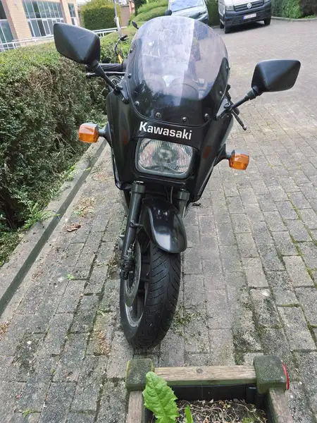 Kawasaki GPZ 900 R - foto 5