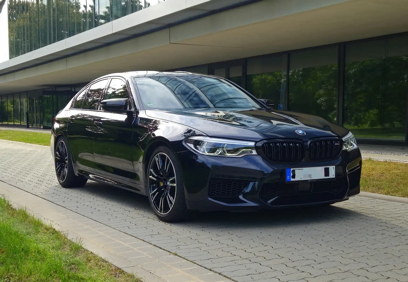 BMW M5 Competition NiVi/BW/Massage/Fond-E Traumzustand Schwarz - 1