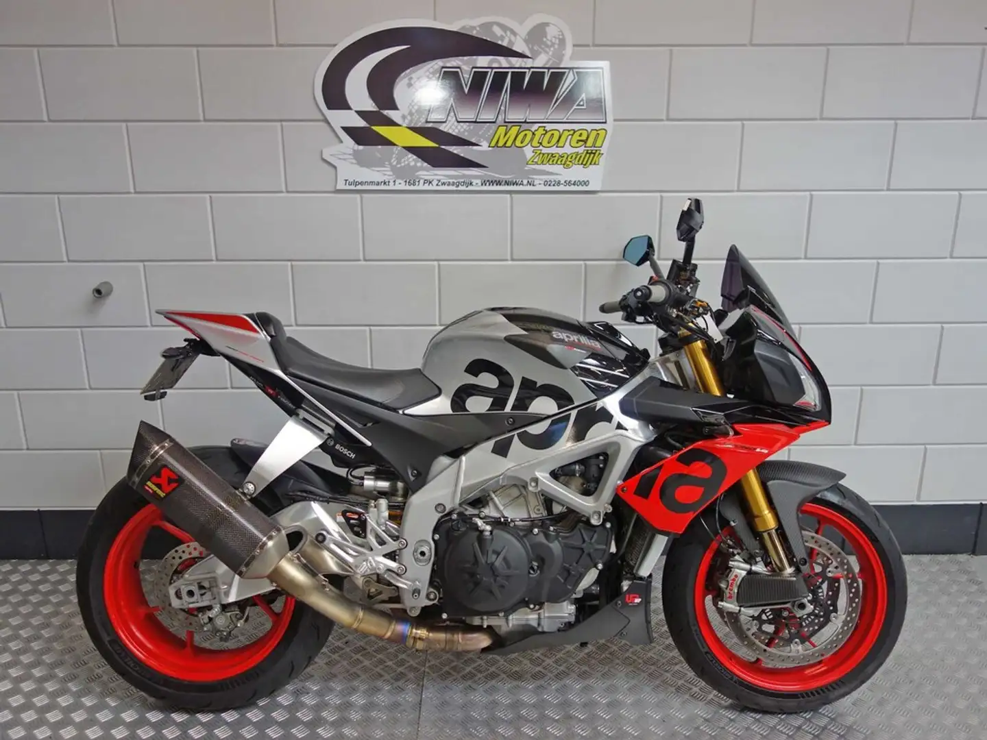 Aprilia Tuono V4 1100 Factory Roşu - 1