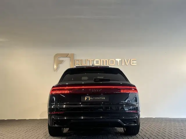 Audi Q8 view 5