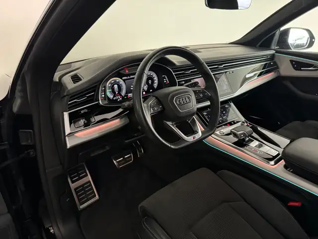 Audi Q8 view 11