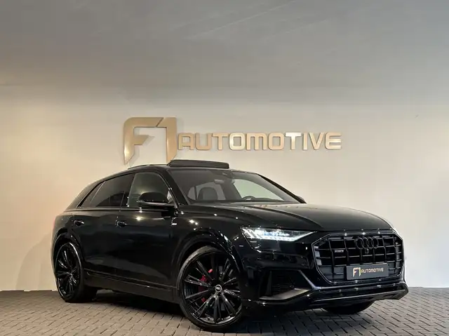 Audi Q8 view 3