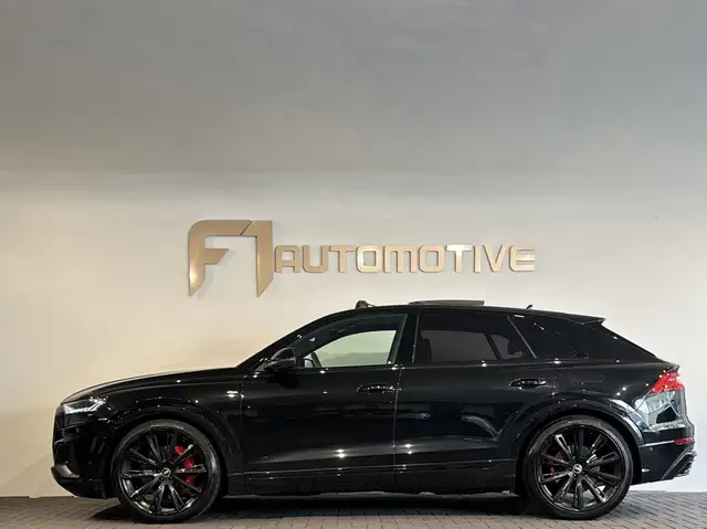 Audi Q8 view 7