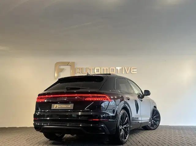 Audi Q8 view 6