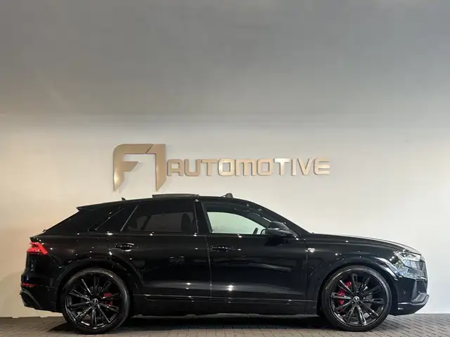Audi Q8 view 9