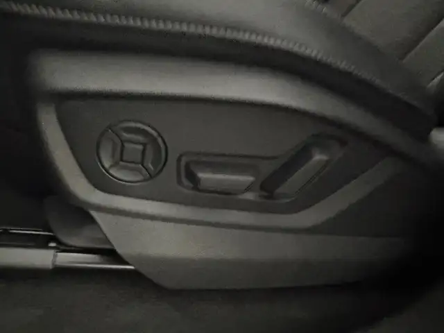 Audi Q8 view 15