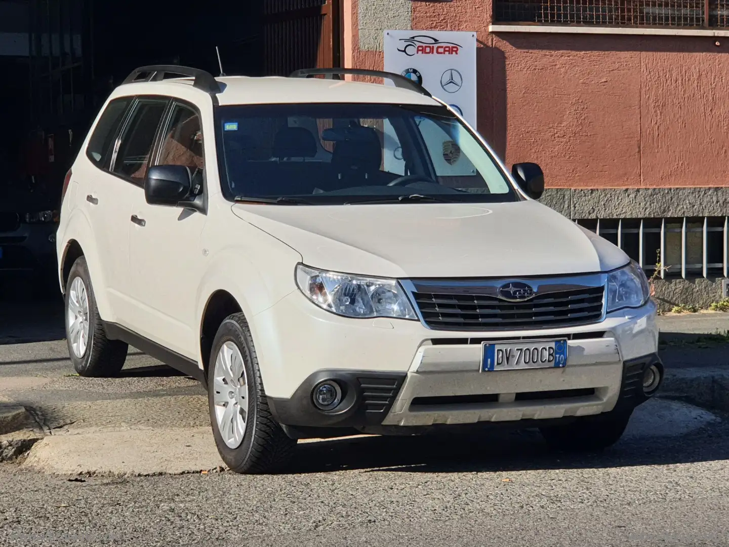 Subaru Forester 2.0X Bi-Fuel RRGP Bianco - 1
