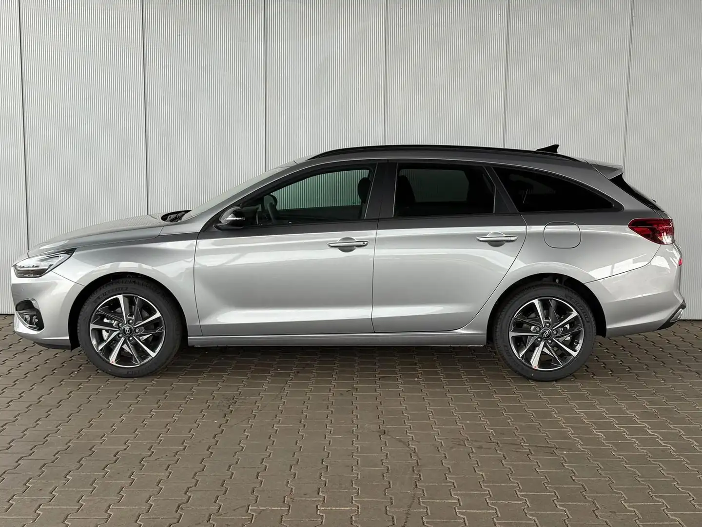 Hyundai i30 Kombi - PD GO Plus 1.5 TGDI 48V 140 PS 6MT 103 ... Silber - 2