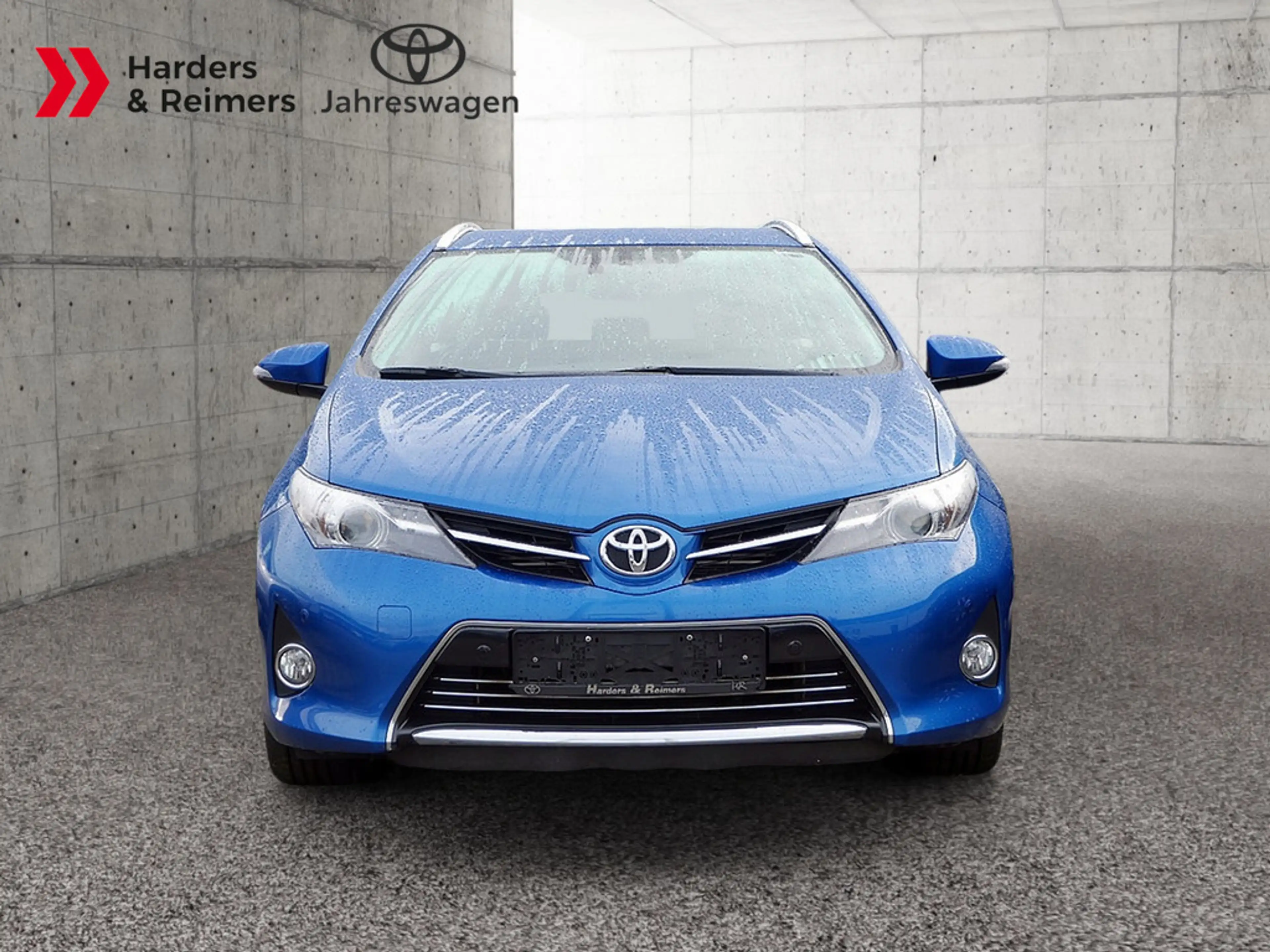 Toyota Auris Touring Sports 2.0 D-4D Executive NAVI — photo 2