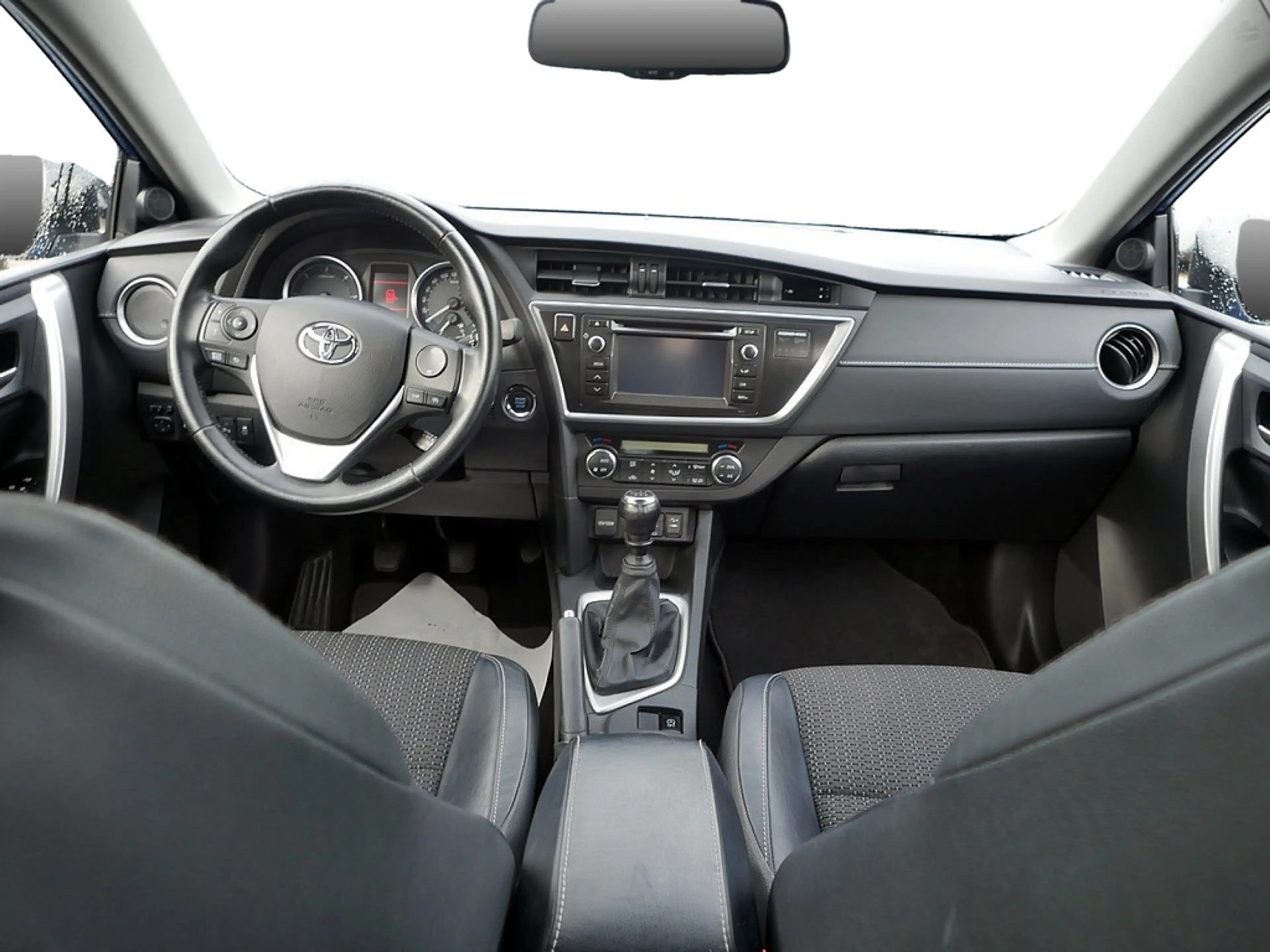 Toyota Auris Touring Sports 2.0 D-4D Executive NAVI — photo 9