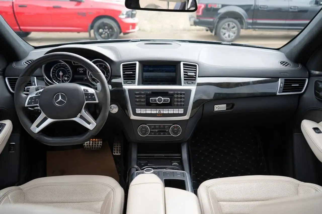 Mercedes-Benz M-Class снимка Mercedes-Benz M-Class