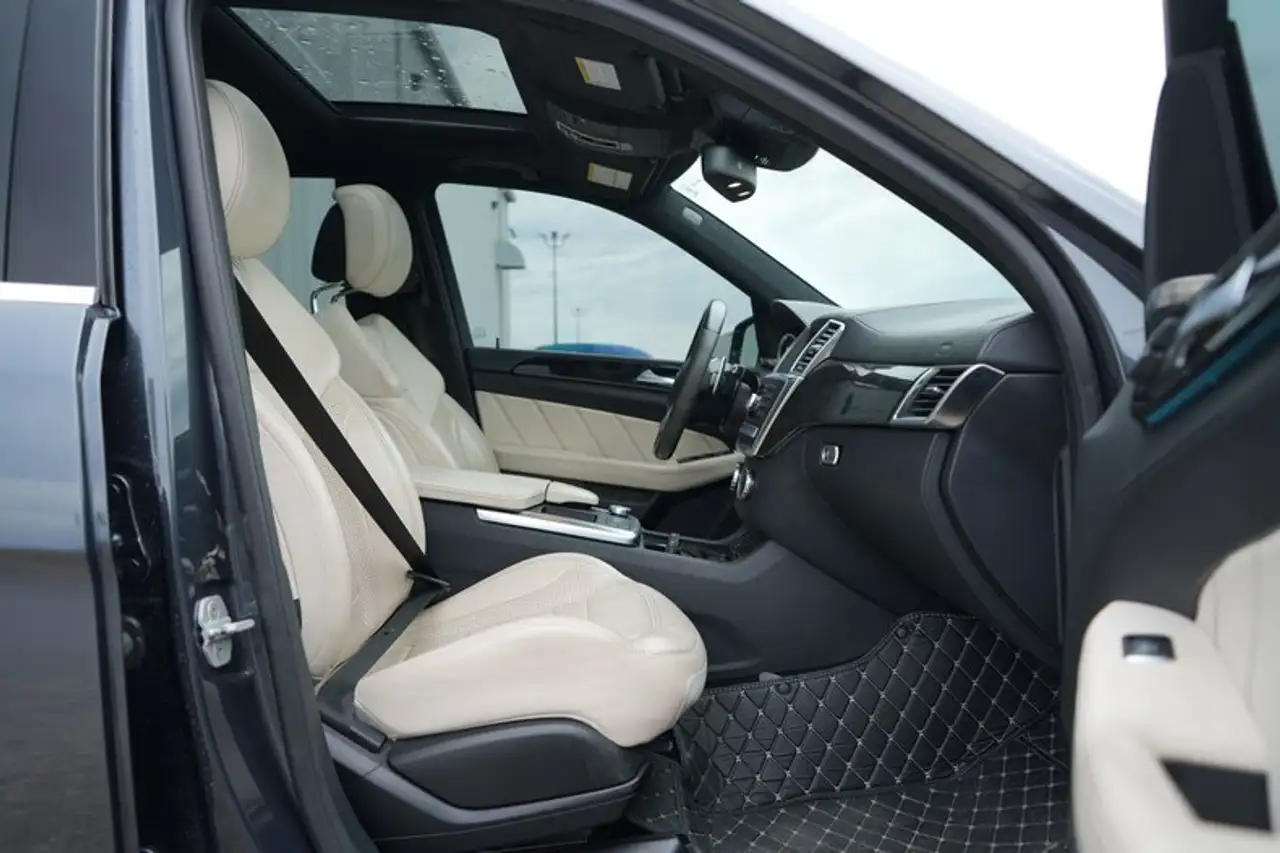 Mercedes-Benz M-Class снимка Mercedes-Benz M-Class