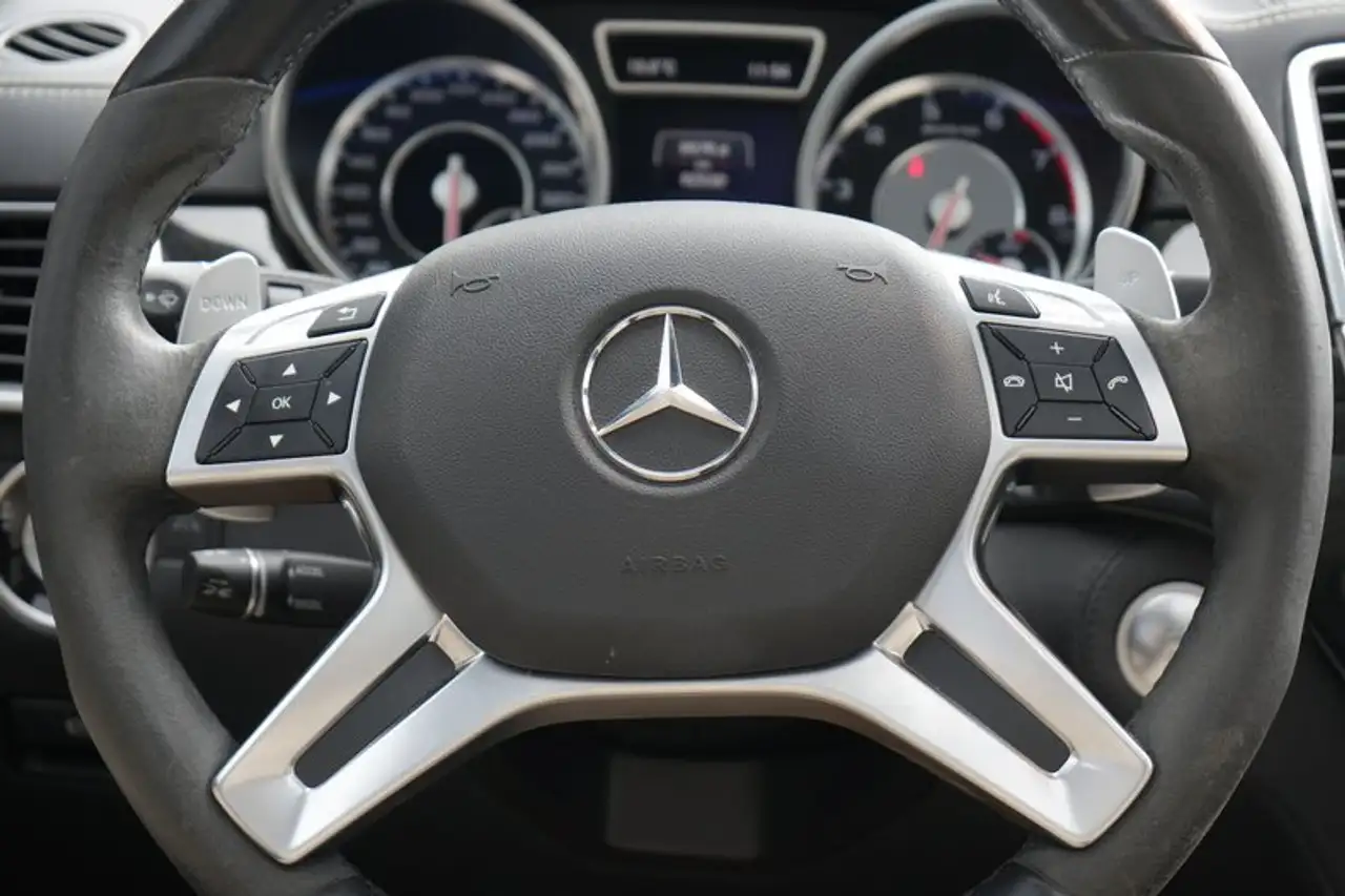 Mercedes-Benz M-Class снимка Mercedes-Benz M-Class
