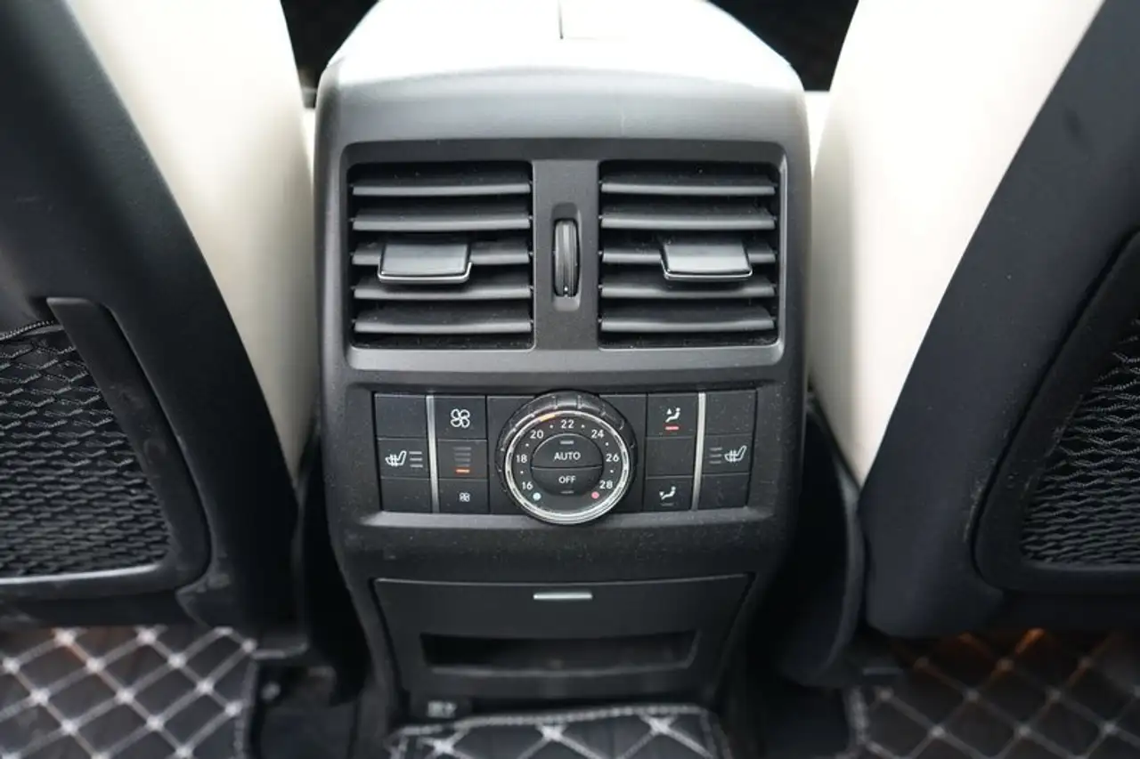 Mercedes-Benz M-Class снимка Mercedes-Benz M-Class