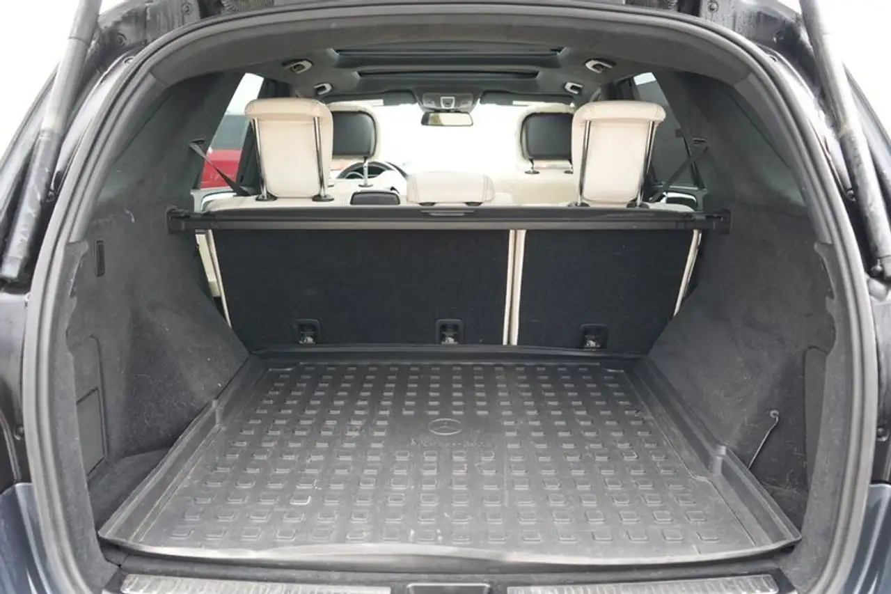 Mercedes-Benz M-Class снимка Mercedes-Benz M-Class