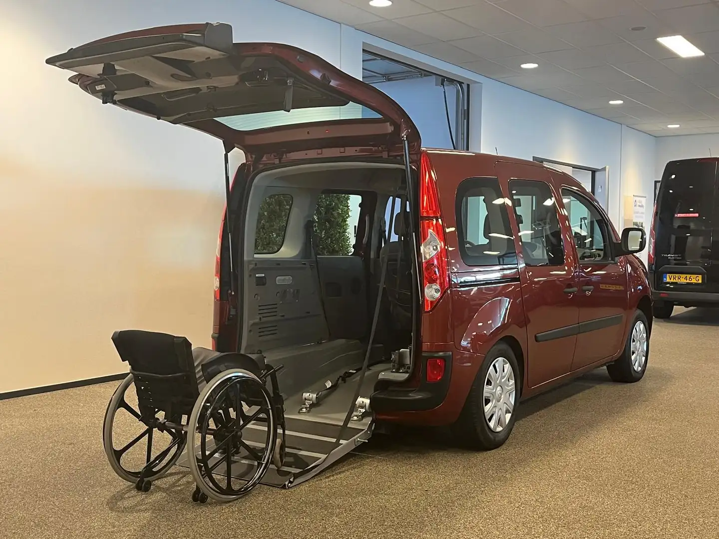 Renault Kangoo Rolstoelauto Automaat + Luchtvering Rood - 2