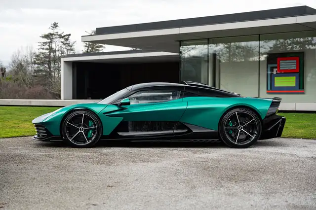 Aston Martin Valhalla HYPERCAR / ONLY 999 / NOW AVAILABLE / PODIUM GREEN
