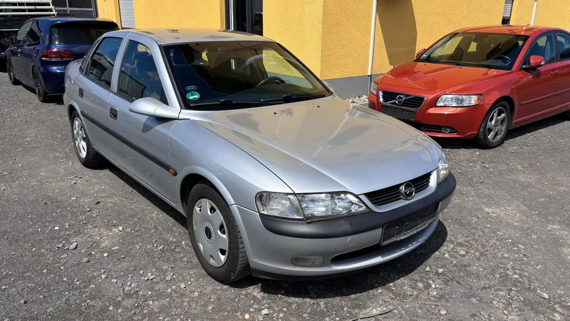 Opel Vectra 1.8 16V Comfort Klima - 1