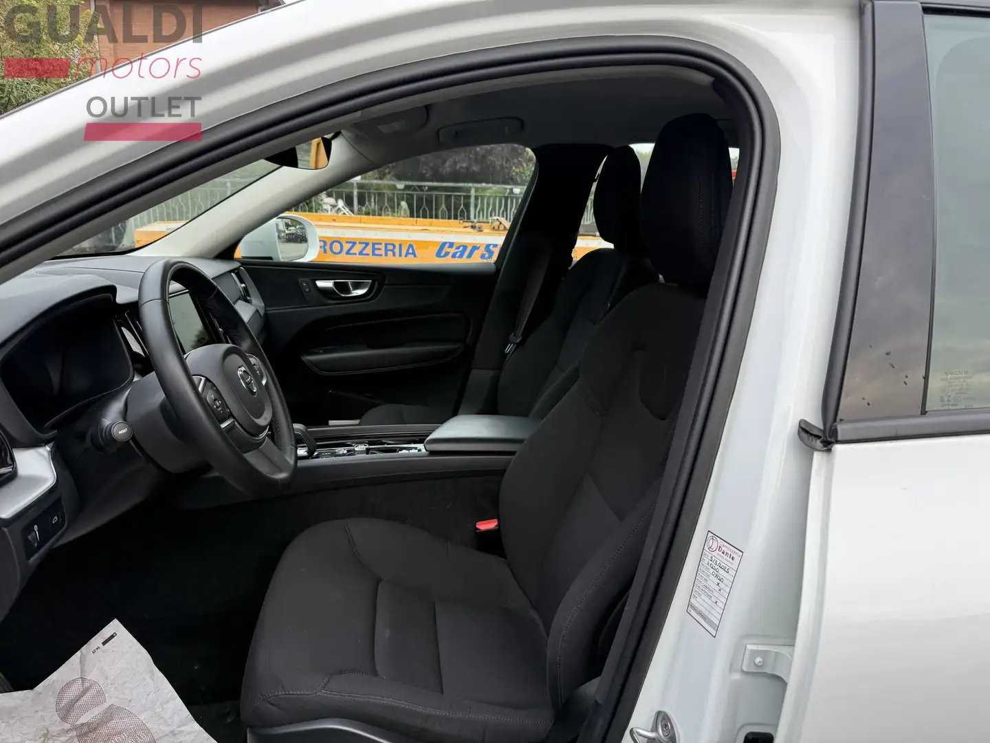 Volvo XC60 XC60 B4 (d) AWD Geartronic Momentum Blanco - 2