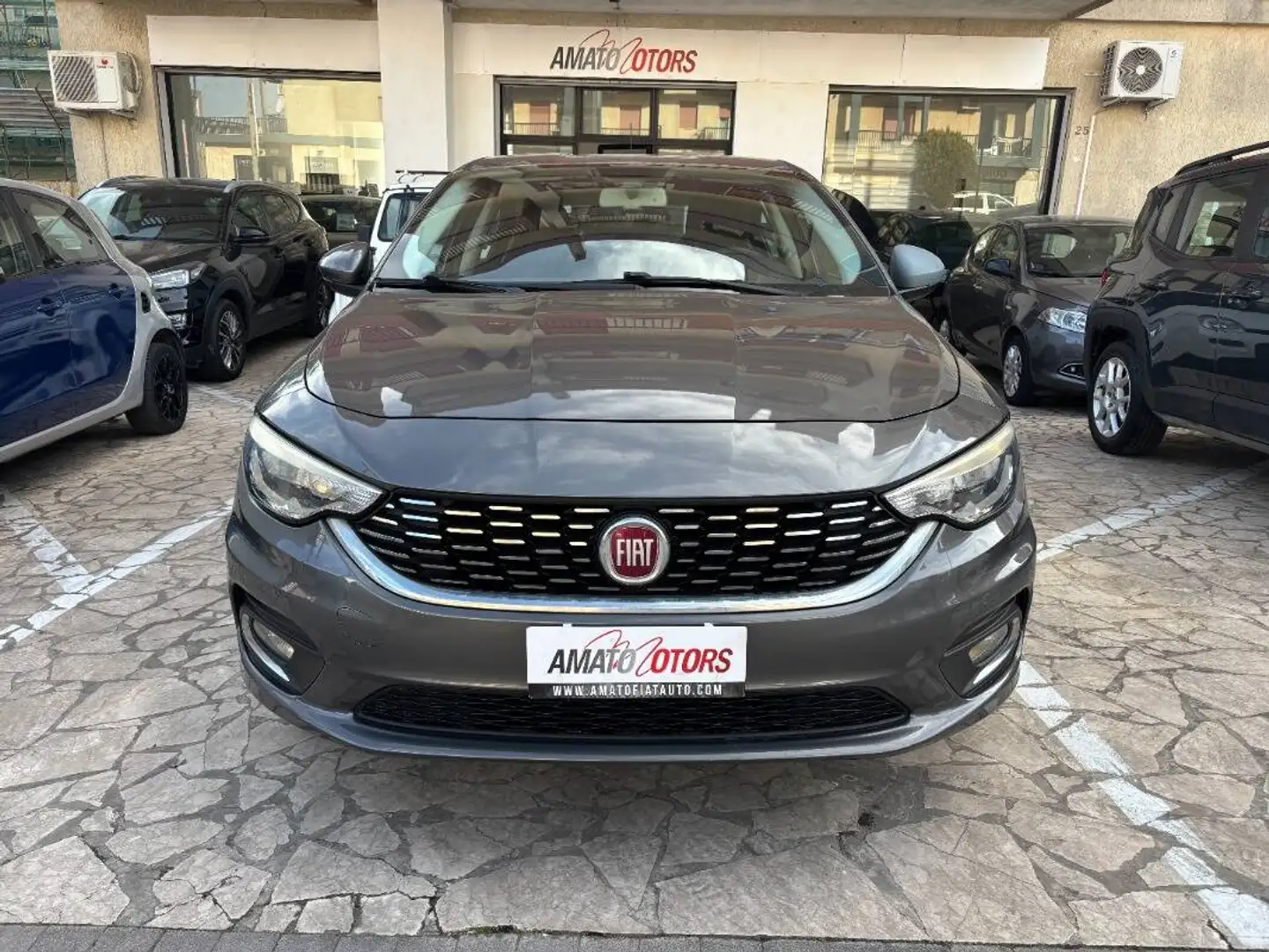Fiat Tipo 1.4 Opening Edition 95cv Grijs - 2