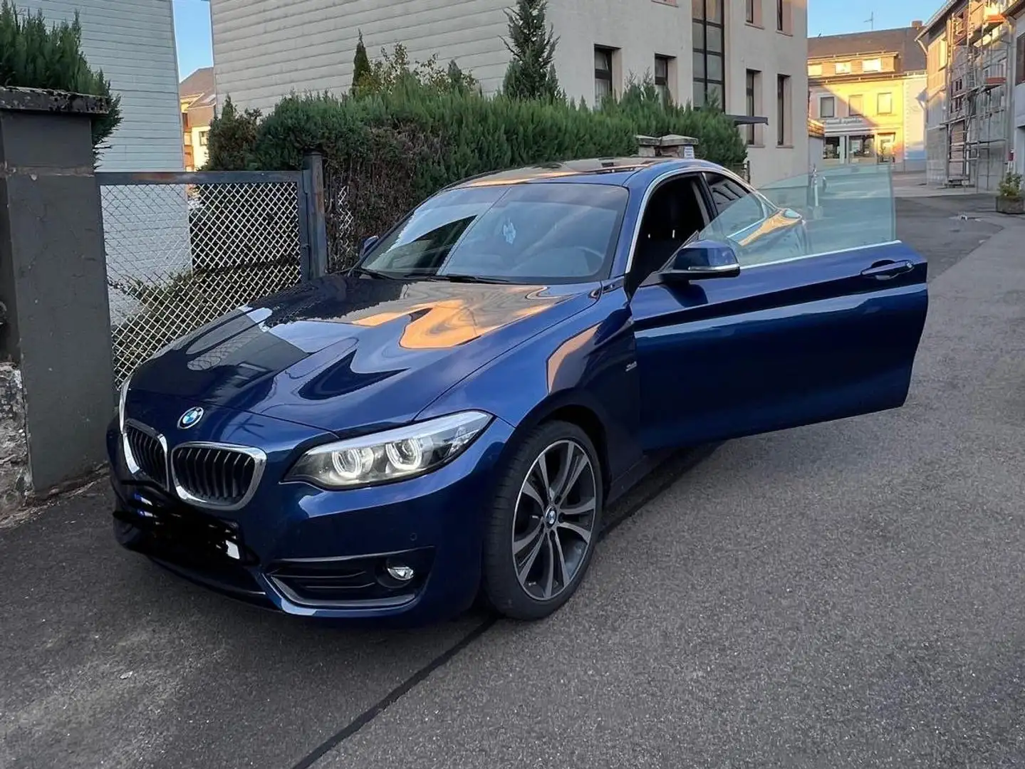BMW 230 2er Coupe 230i Coupe Sport-Aut. Sport Line Blau - 1
