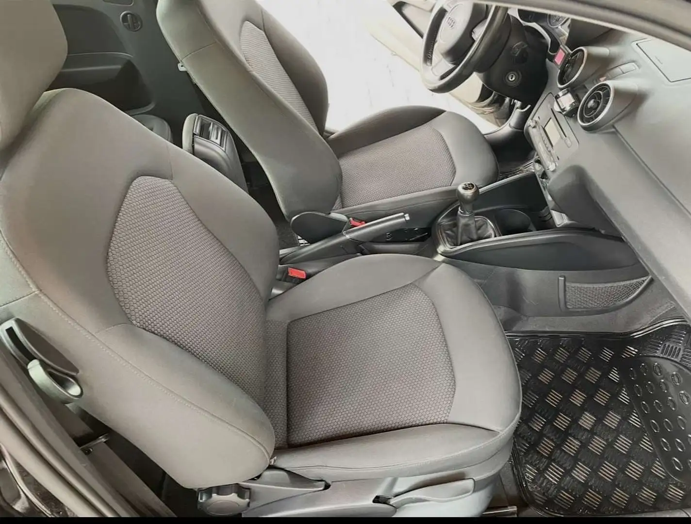 Audi A1 1,2 TFSI Attraction - 2