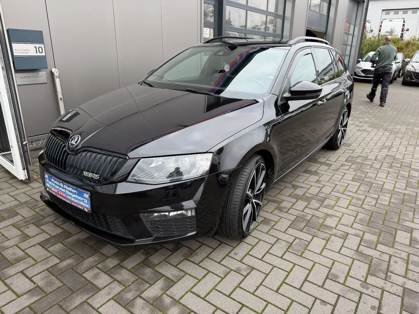 Skoda Octavia Combi RS 2.0TDI DSG*XENON*AHK* Zwart - 1