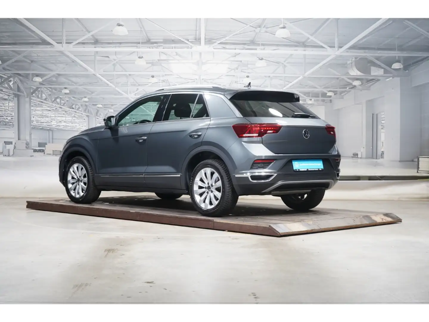 Volkswagen T-Roc Sport 1.5 TSI AHK ACC LED PANO Grau - 2