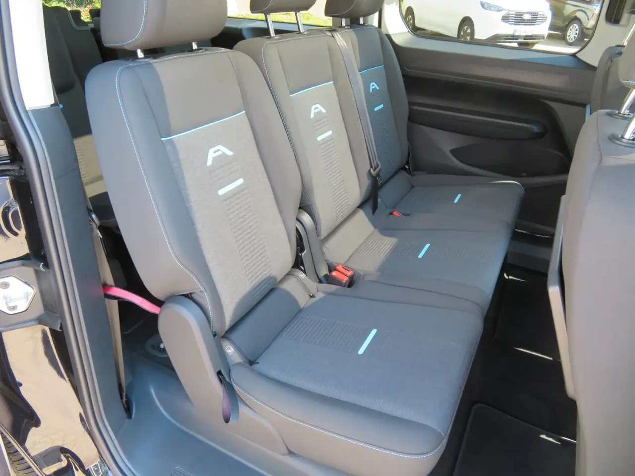 Ford Grand Tourneo 2026 — фото 12