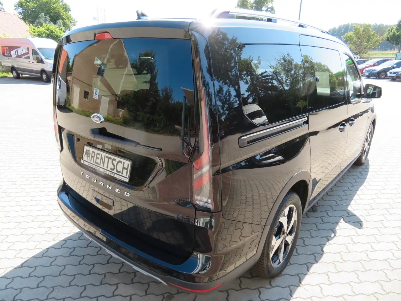 Ford Grand Tourneo 2026 — фото 9