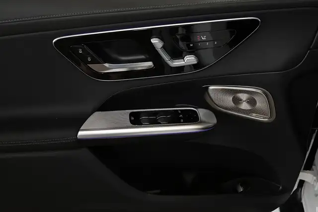Mercedes-Benz GLC view 12