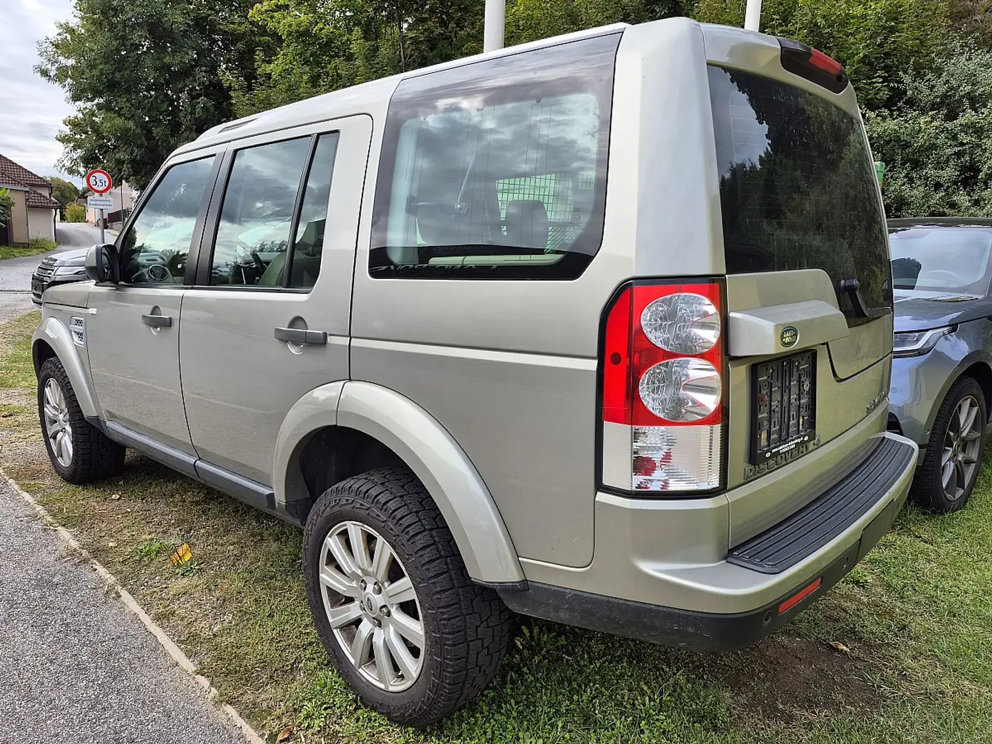 Land Rover Discovery 4 3,0 SDV6 HSE DPF Aut. Grau - 2