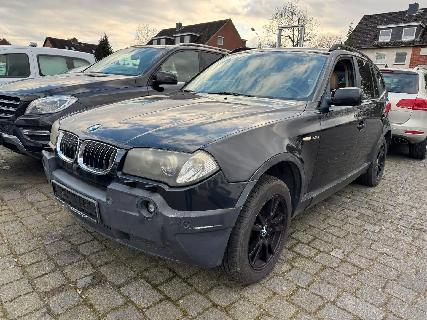 BMW X3 Baureihe X3 3.0d*GETRIEBESCHADEN* Noir - 1