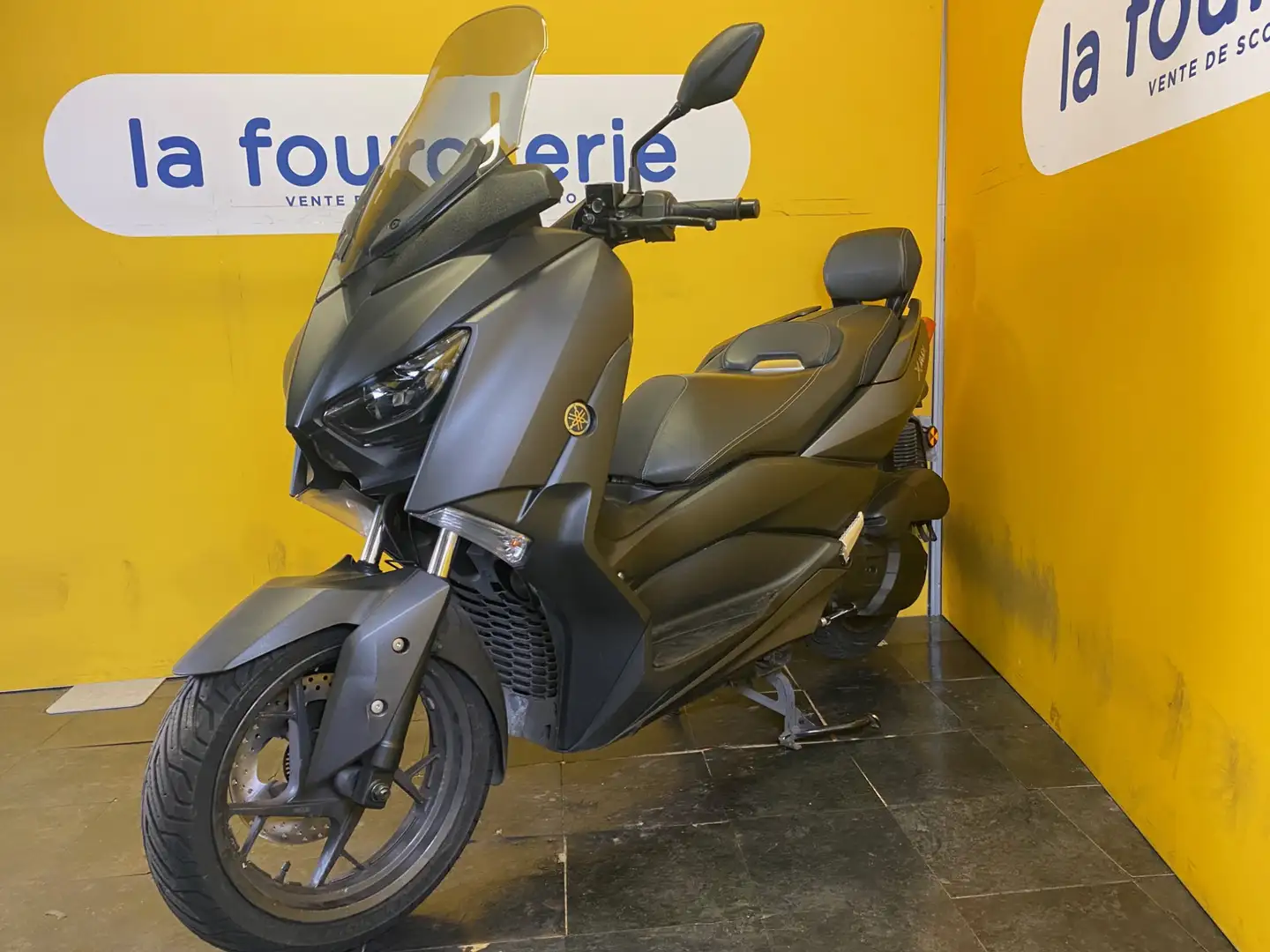 Yamaha X-Max 125 Fekete - 1