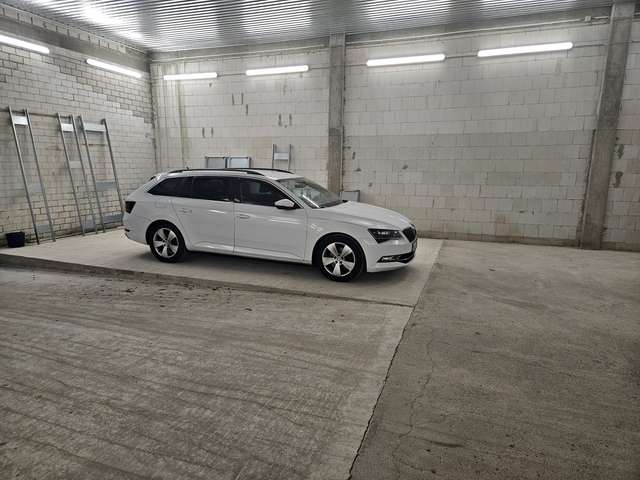 Imagine Skoda Superb Combi 2,0 TDI DSG Ambition